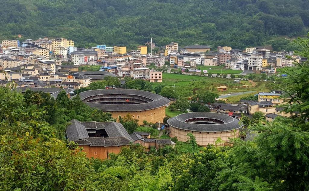 廣東出發(fā)粵東福建4日自駕游：潮州古城-永定土樓-梅州客天下4天自駕游